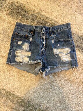Women’s Levi’s 501 Distressed Shorts 27 Waist